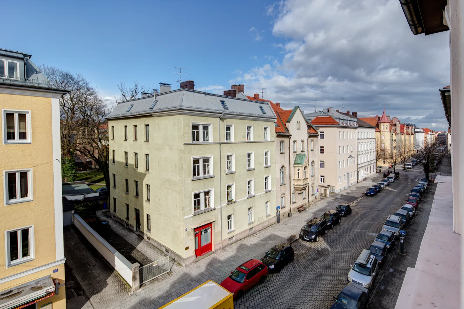Blick aus einer oberen Etage in die Oberländerstraße